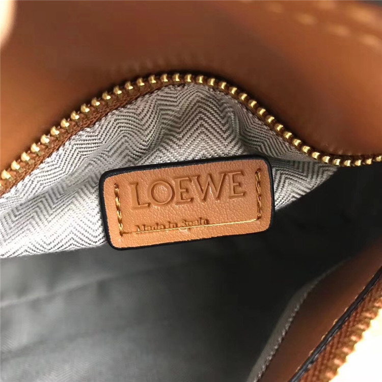 Loewe手提斜挎包 01137咖啡色 罗意威新款puzzle手袋