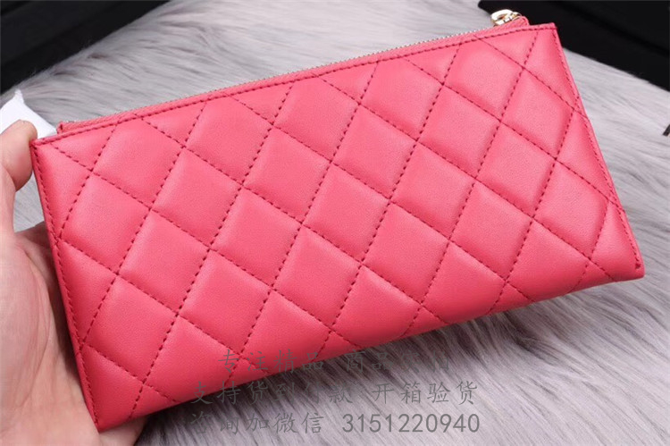 Chanel粉红色菱格羊皮徽章系列随身小手包 A81797 Y33379 5B454
