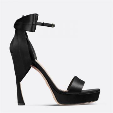 DIOR KDQ944SAT 女士黑色 Mlle Dior 带跟凉鞋